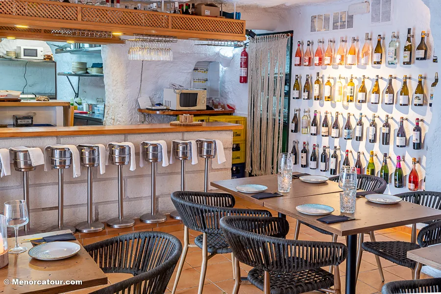Aigucovarestaurant24 13