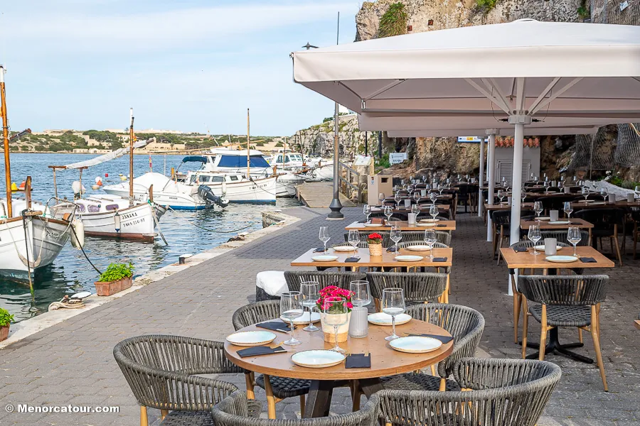 Aigucovarestaurant24 16